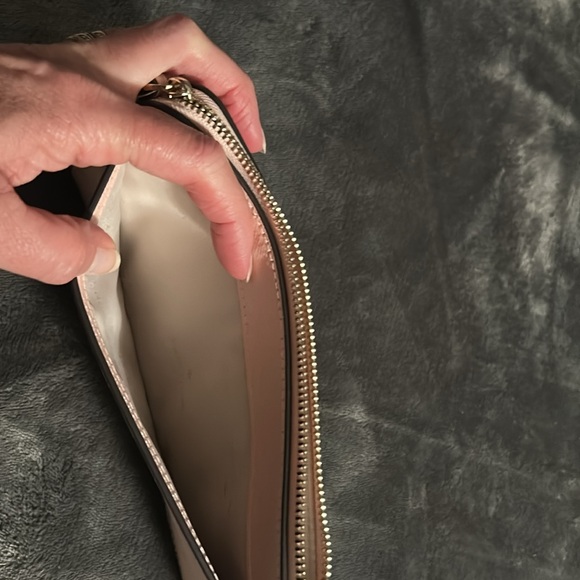 NWT / Kate Spade Medium Wristlet - Picture 4 of 4